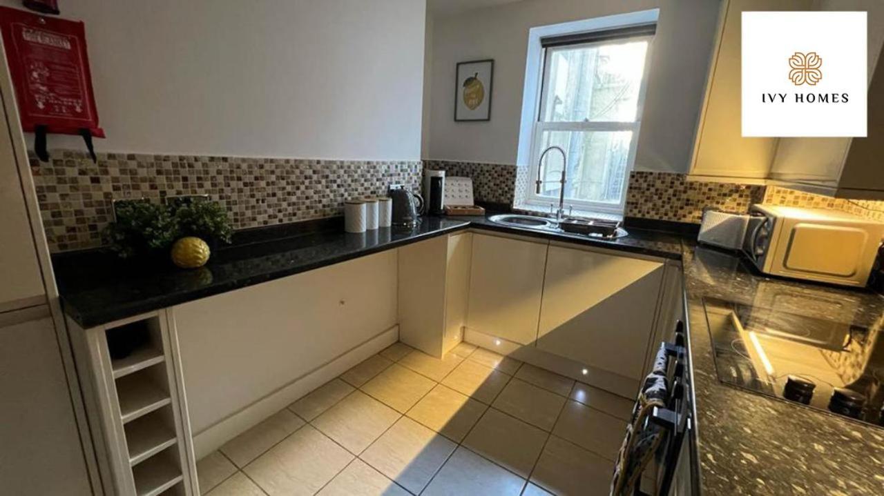 Апартаменты Three Bedroom Flat Next Lanes I And Shopping Center I Sleep 9 *