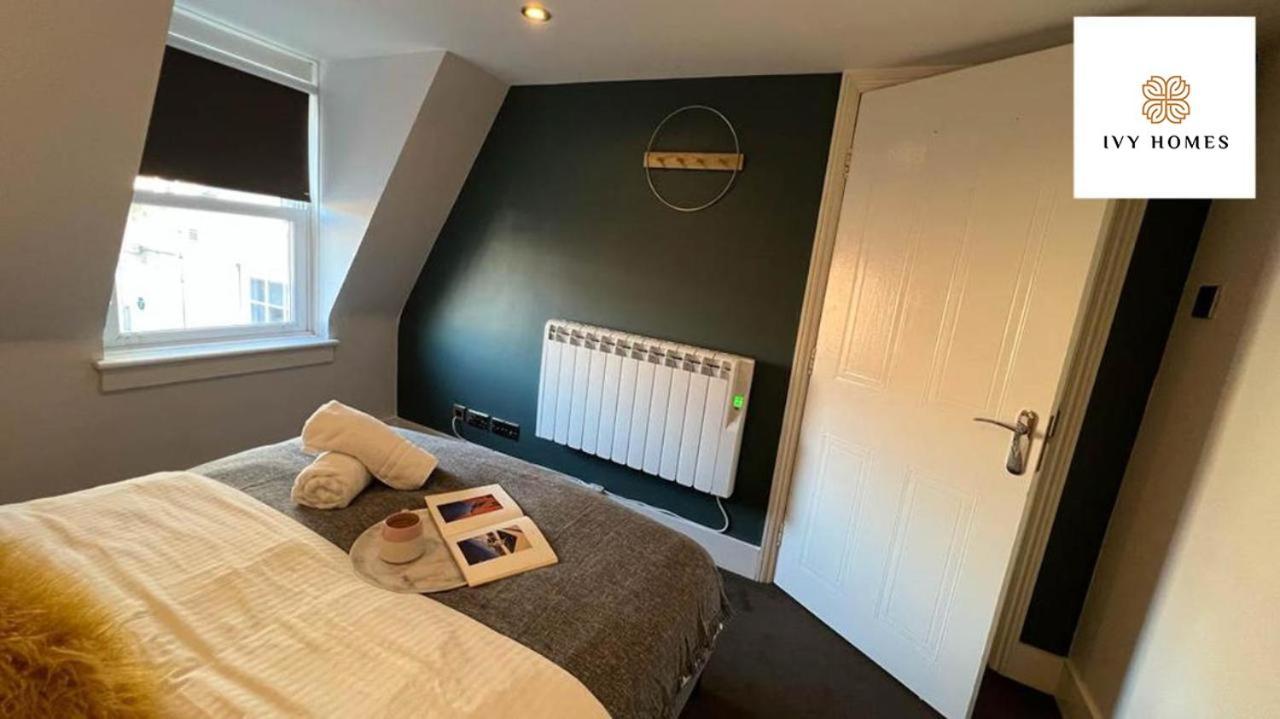 Three Bedroom Flat Next Lanes I And Shopping Center I Sleep 9