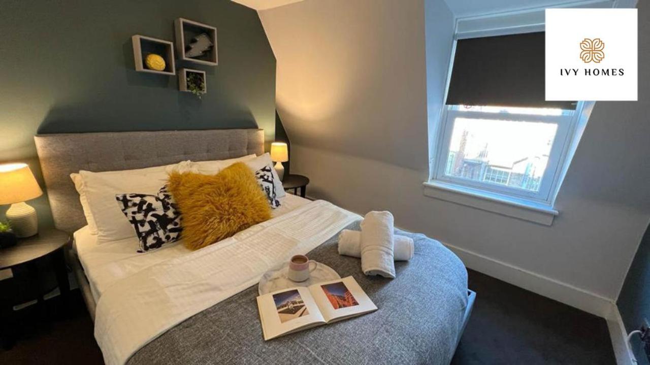 Three Bedroom Flat Next Lanes I And Shopping Center I Sleep 9